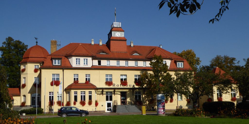 https://commons.wikimedia.org/wiki/File:Markkleeberg,_Rathaus.jpeg